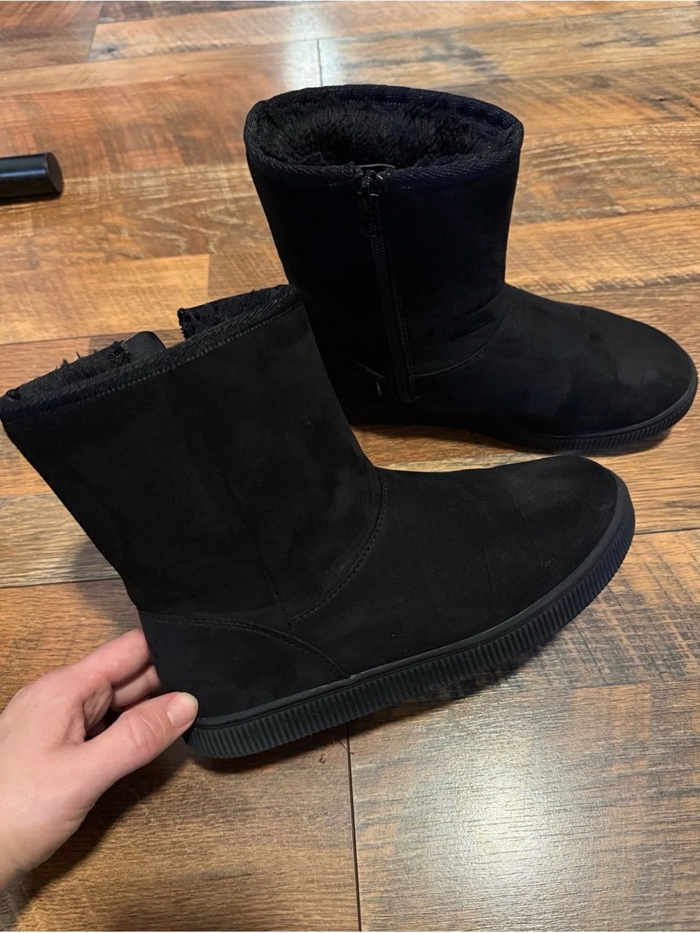 Girls zipper winter boots, shearling style. Size 3 Black Faux Suede